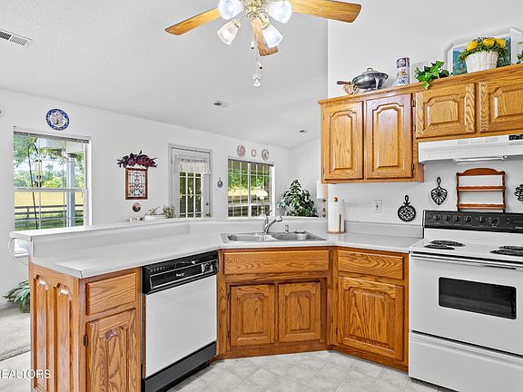 4th image of 1510 Cavalier Dr