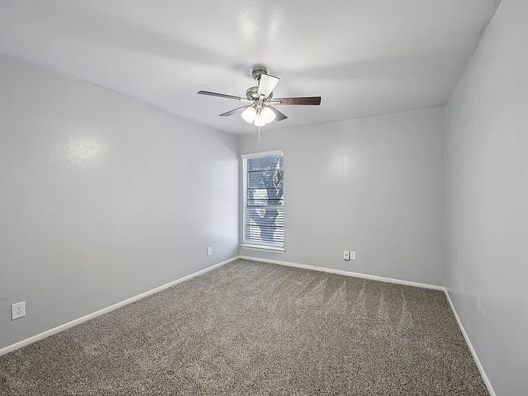 Premier Gardens Apartments — Photo 17