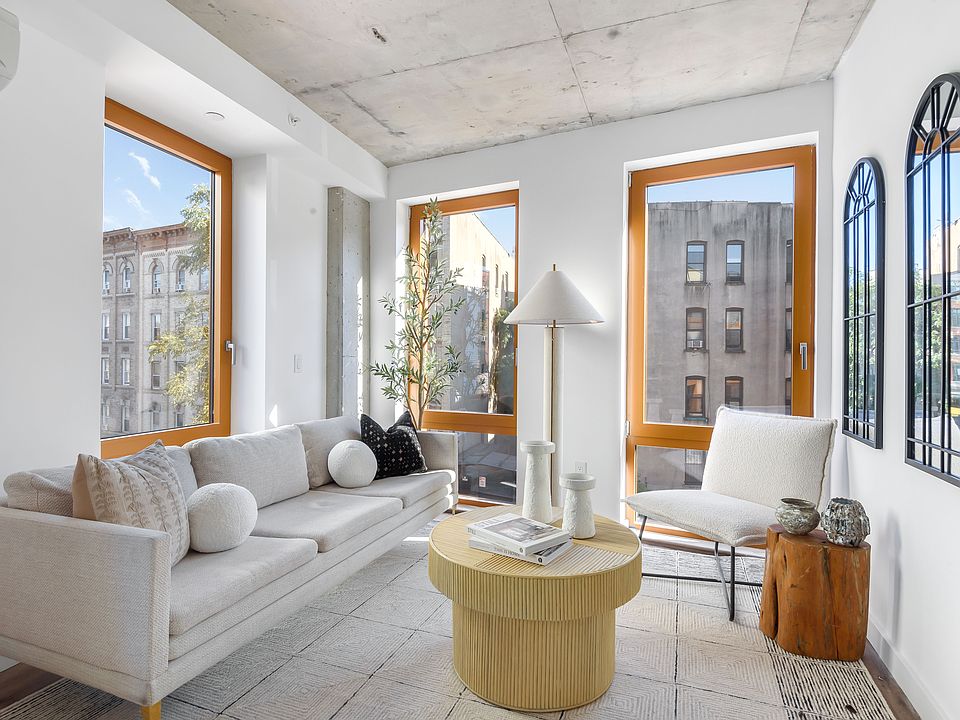 1st image of 540 Graham Ave #402