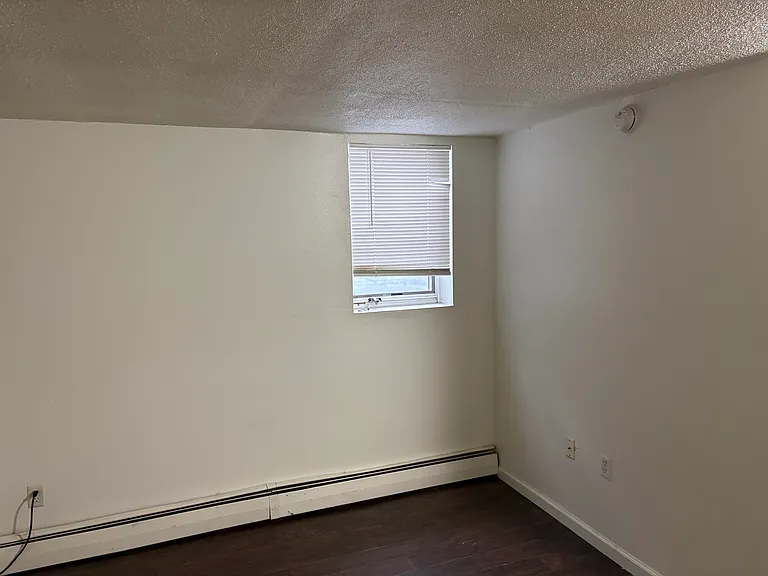 79 11th Ave N #11 — Photo 3