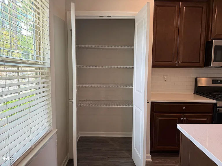 946 Channing Park Cir — Photo 5
