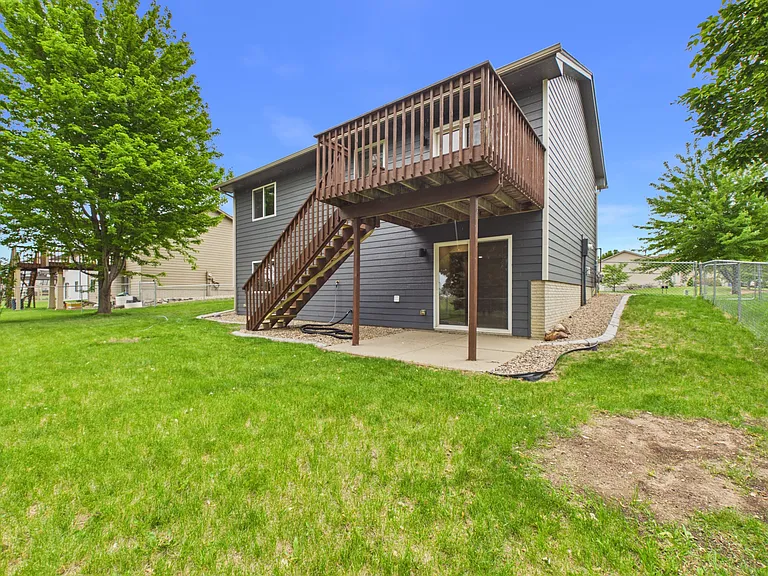 2505 N Vincent Ave — Photo 38