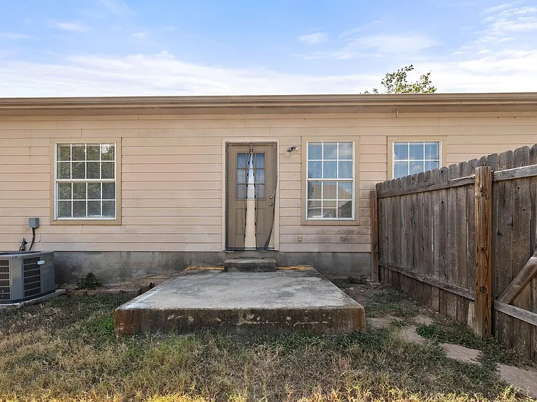2302 S Bagdad Rd #A — Photo 25