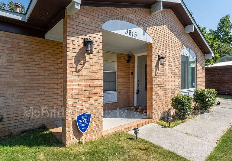 3615 Goldfinch Dr — Photo 3