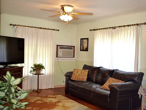 3rd image of 342 W Mariposa Dr