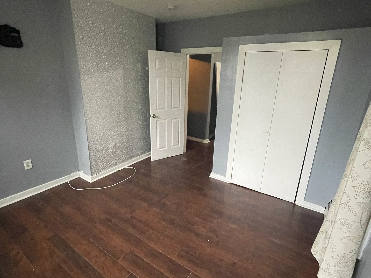 3 bed, 1000 sqft, $2,300 — Photo 3