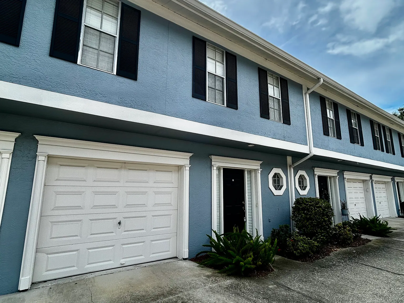 2 bed, 1150 sqft, $2,300 — Photo 2