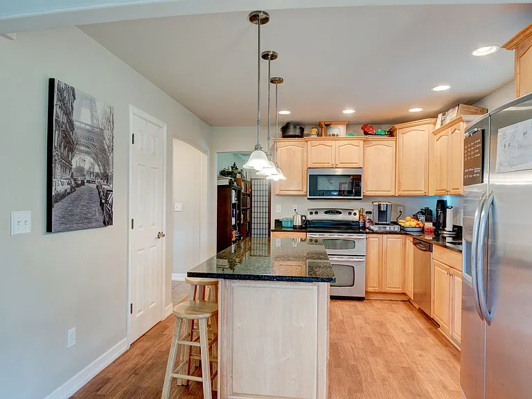 1207 Byrd Dr — Photo 4