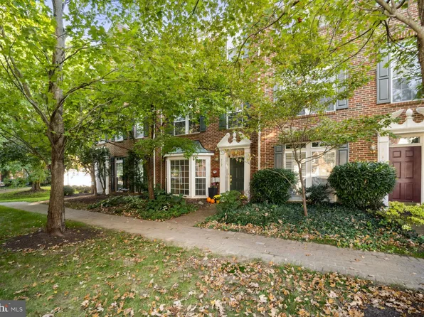 712 Catts Tavern Dr, Alexandria, VA 22314