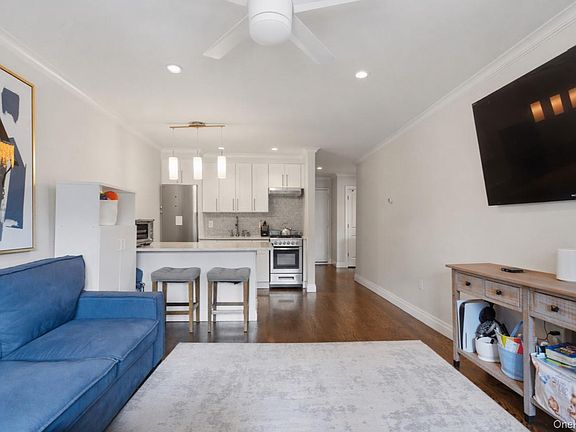 2nd image of 828 Pelhamdale Avenue #3j