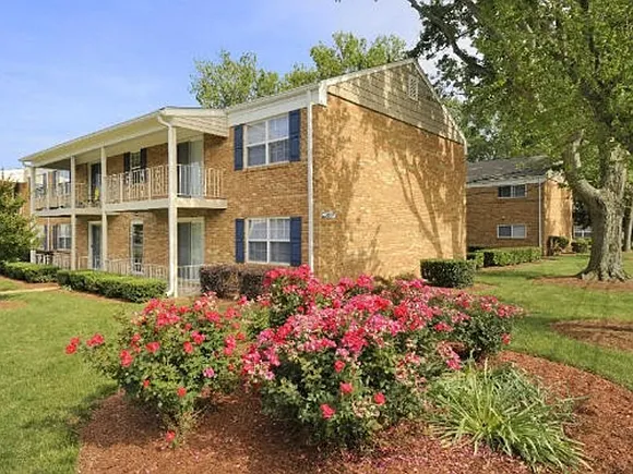 Park Towne Apartments — Photo 4