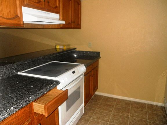 Kitchen w/Granite