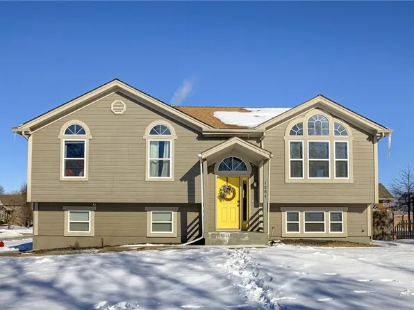 1504 Dogwood Dr, Greenwood, MO 64034