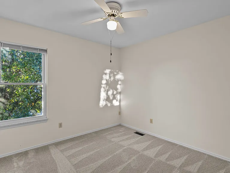 2 Coachman Ct — Photo 17