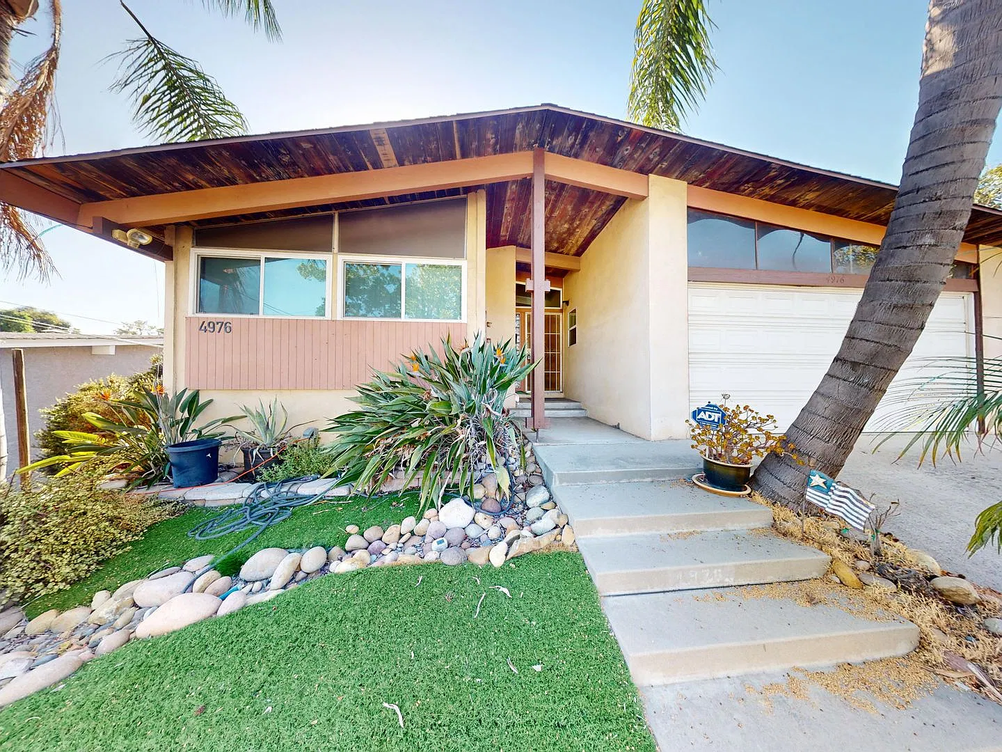 Spacious 4 Room (3 Bedrooms + Office) 2 Bath Pool House!! Right Next To Sdsu — Photo 2