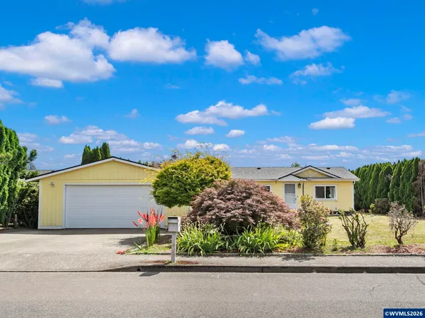 1544 Woodland Ave, Woodburn, OR 97071