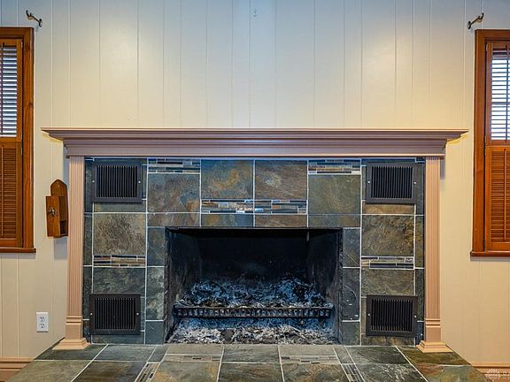4th image of 20 Willowwood Dr