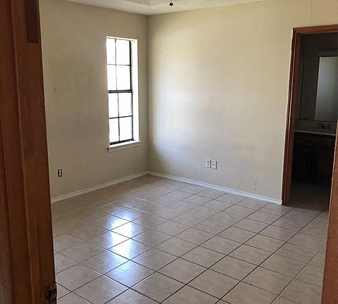 4th image of 218 N Mina De Oro St