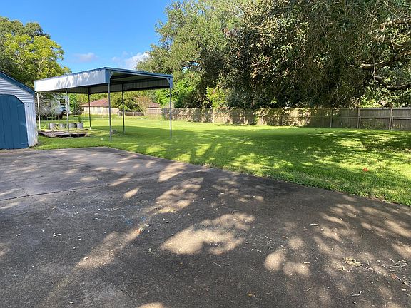 2nd image of 1922 Avenue D