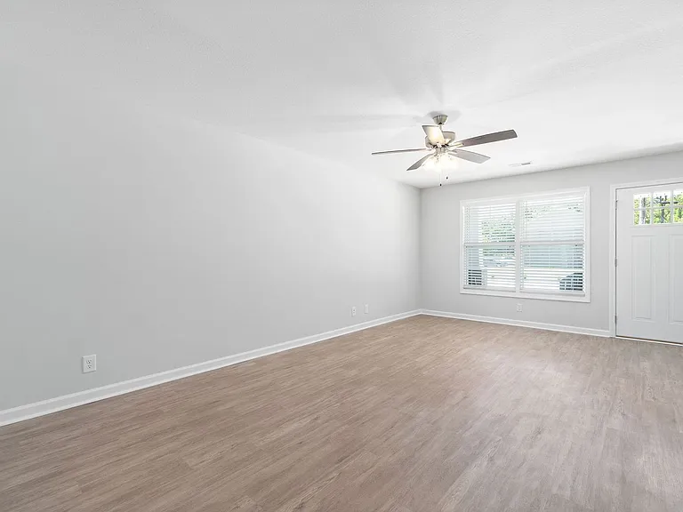2299 Raleigh Ct #B — Photo 9
