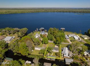 155 Rivershore Dr, San Mateo, FL 32187