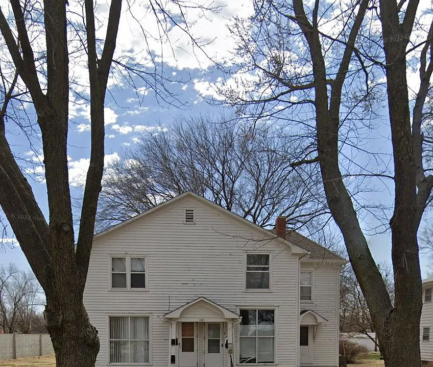 121 W 2nd St