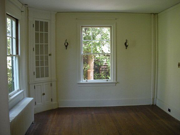 3rd image of 365 Mirror Lake Dr