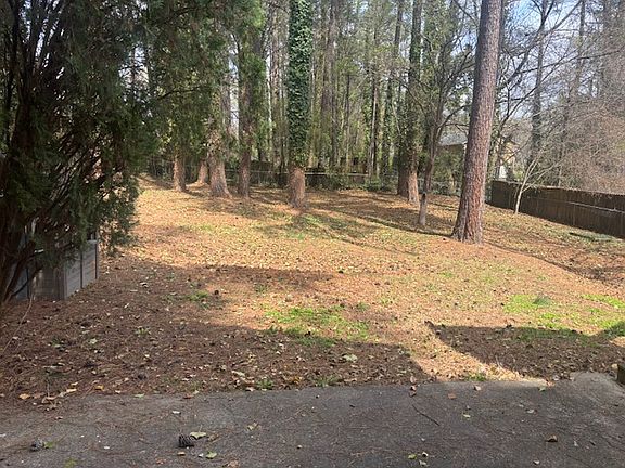 3rd image of 187 Kathryn Ln