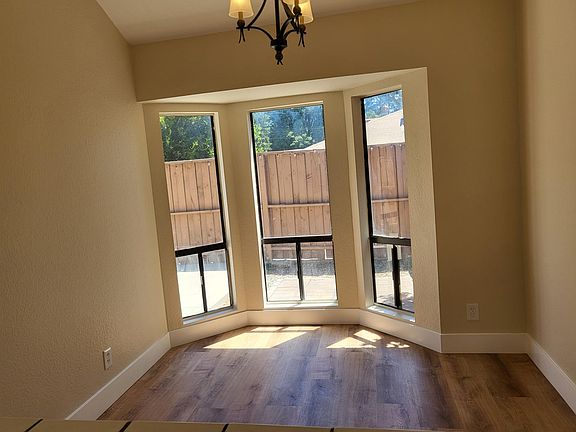 5th image of 15024 Nordhoff St Unit 8
