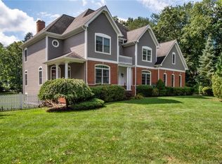 7 Avalon Dr, Avon, CT 06001