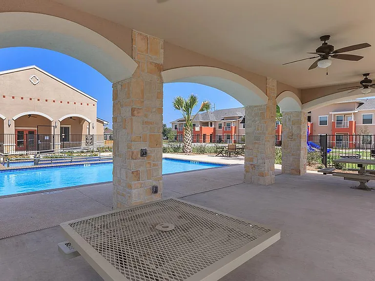 320 S Stewart Blvd — Photo 12