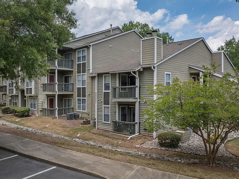 Sunstone Apartments — Photo 12