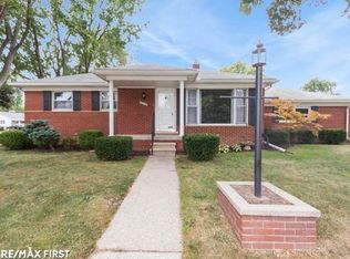 32215 Solon St, Roseville, MI 48066