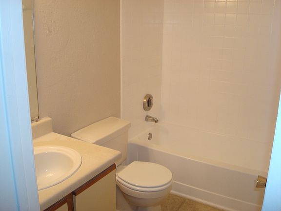 3rd image of 1210 Missouri Ct APT 122