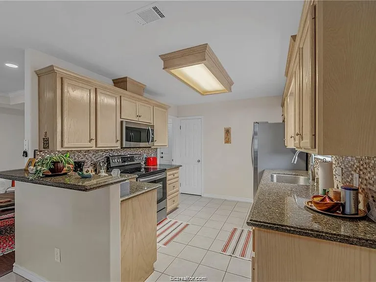 3755 Essen Loop — Photo 9
