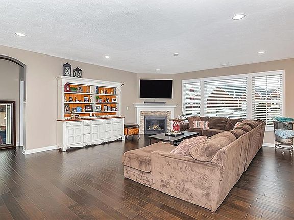 5th image of 3981 Abbotsford Dr