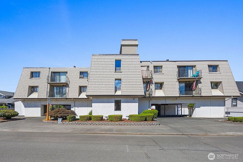 3rd image of 435 Williams Avenue N #206