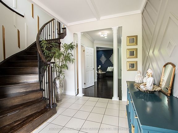 4th image of 22 Valleyway Dr