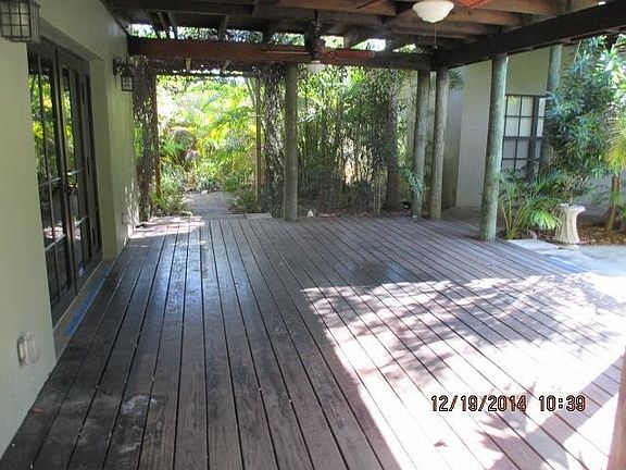 2nd image of 250 Essex Ln