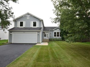 961 Woodbridge Dr, Cary, IL 60013