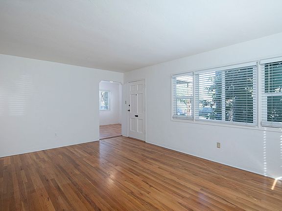 4th image of 3924 Lamont St #0