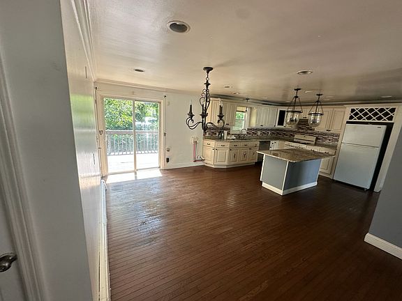 2nd image of 30 Wentworth St #30