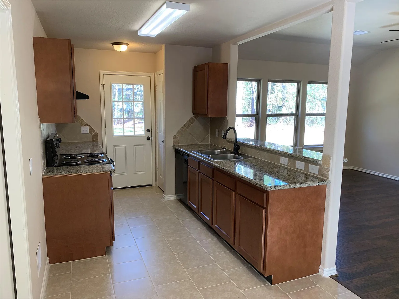 3 bed, 2.0 bath, 1109 sqft, $1,775 — Photo 4