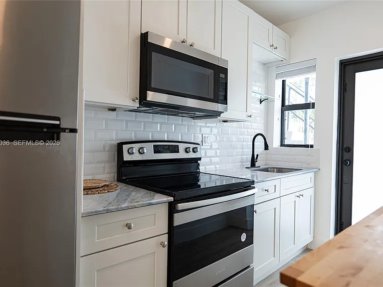 1721 SW 13th St #4 — Photo 5