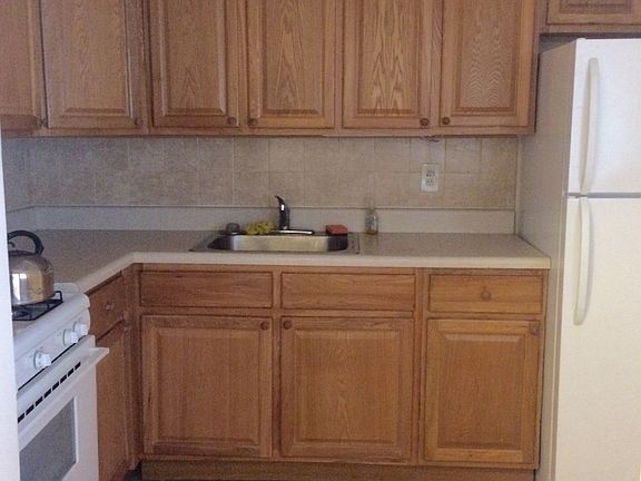 3rd image of 2711 Newtown Ave #3