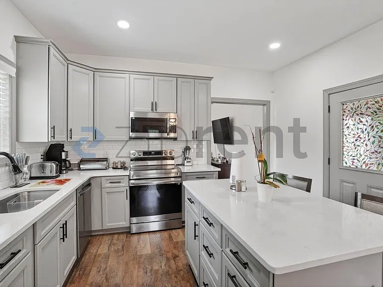 1934 Elizabeth St — Photo 10
