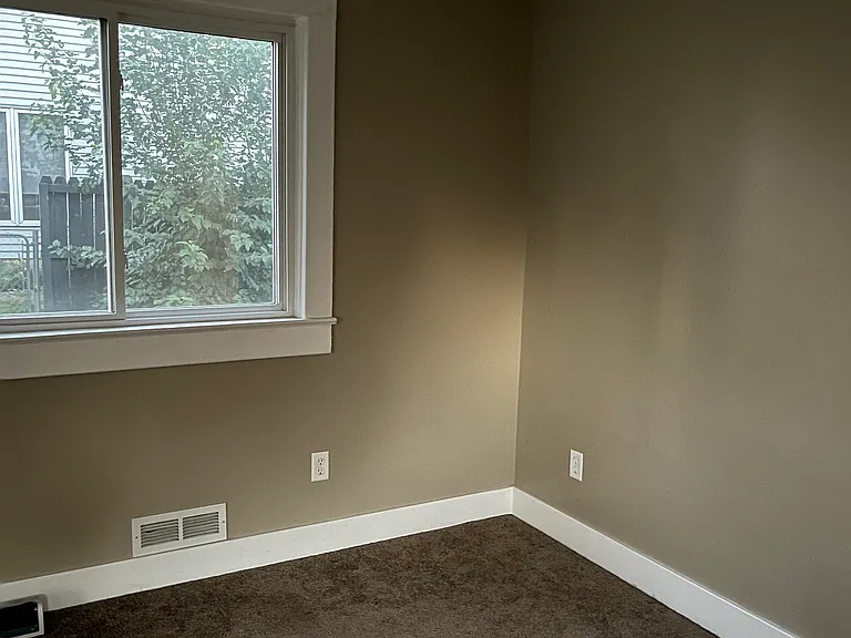 425 Elmer Ave — Photo 7
