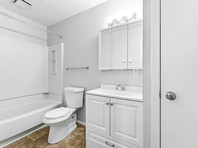 Walnut Woods Apartments — Photo 23