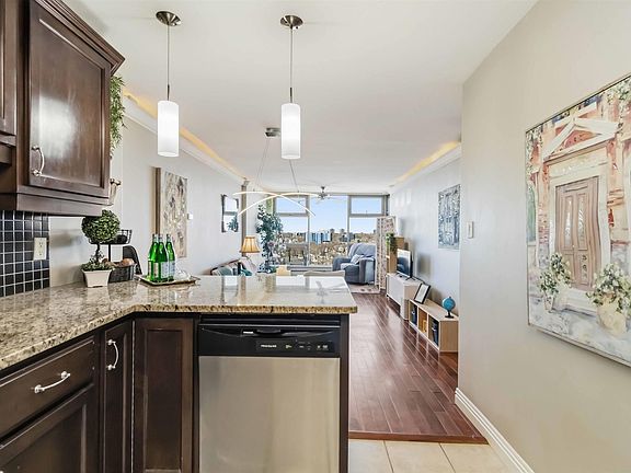 4th image of 6369 Coburg Rd #1601