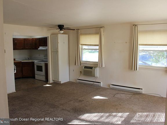 4th image of 9 Hamilton Ln #A